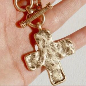 💛 NEW Stunning Gold Textured Cross Pendant Necklace 💛